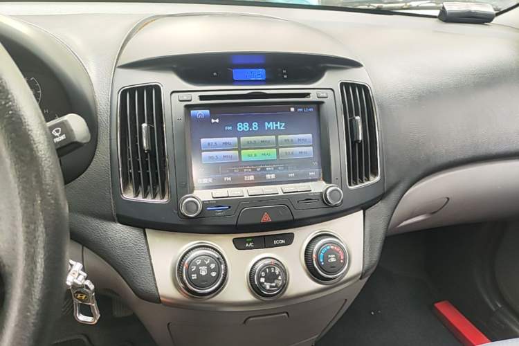 Used Hyundai Celesta 2011 1.6L Manual Luxury Model Audio And AC Panel
