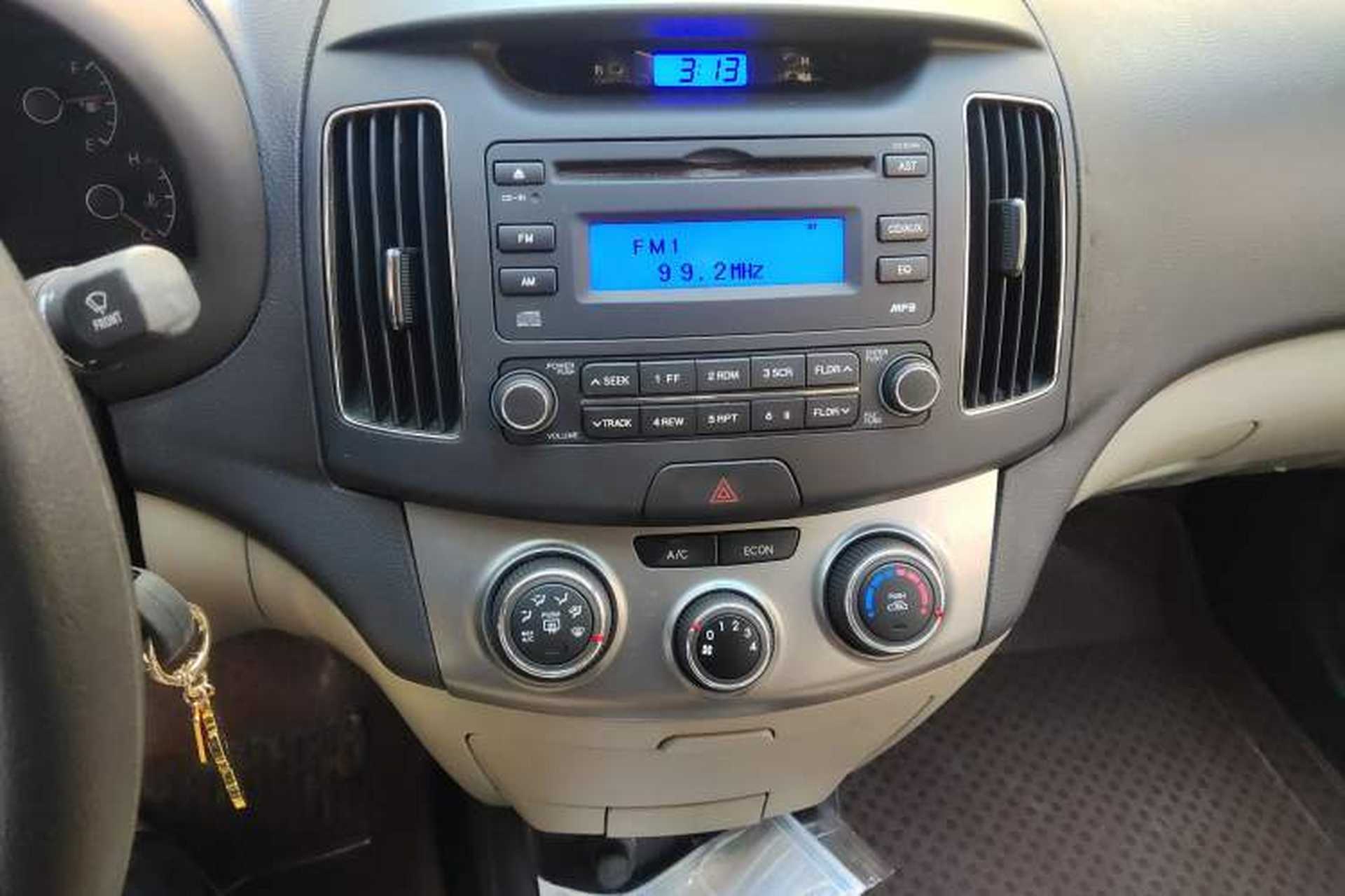Used Hyundai Celesta 2011 1.6L Automatic Comfort Edition Audio And AC Panel