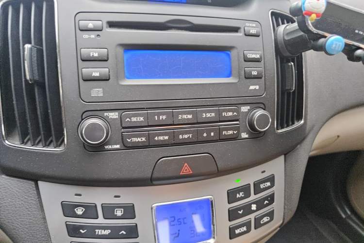 Used Hyundai Celesta 2011 1.6L Automatic Luxury Version Audio And AC Panel