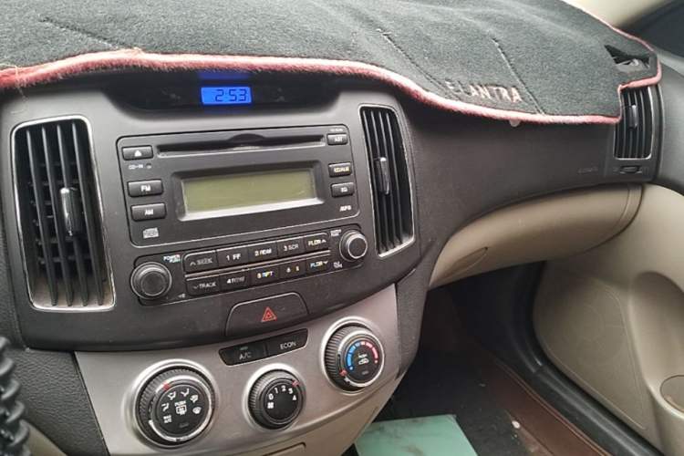 Used Hyundai Celesta 2011 1.6L Automatic Comfort Edition Audio And AC Panel