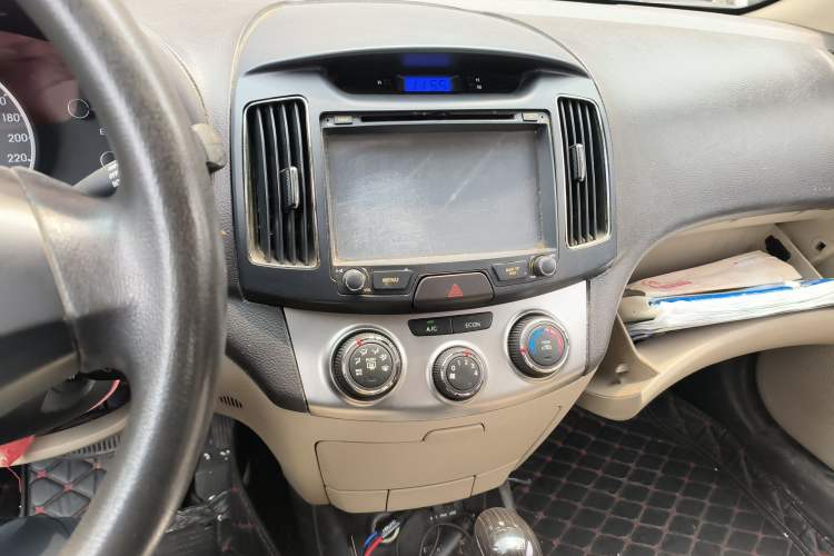 Used Hyundai Celesta 2011 1.6L Automatic Comfort Edition Audio And AC Panel