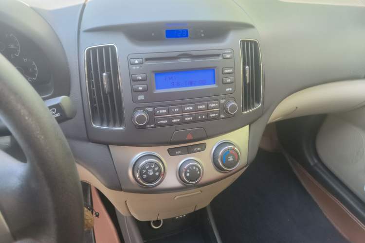 Used Hyundai Celesta 2011 1.6L Manual Comfort Edition Audio And AC Panel