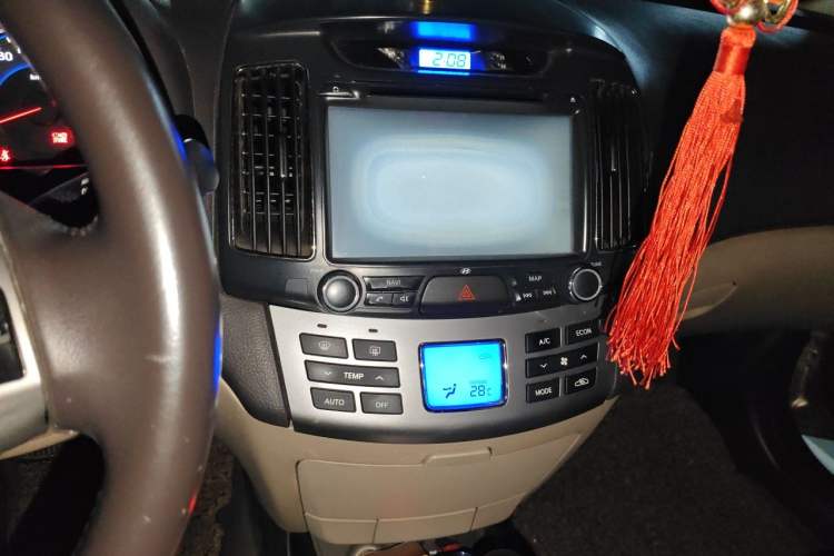 Used Hyundai Celesta 2011 1.6L Automatic Luxury Version Audio And AC Panel
