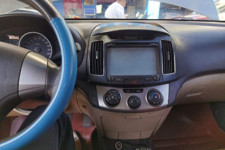 Used Hyundai Celesta 2011 1.6L Manual Comfort Edition Audio And AC Panel