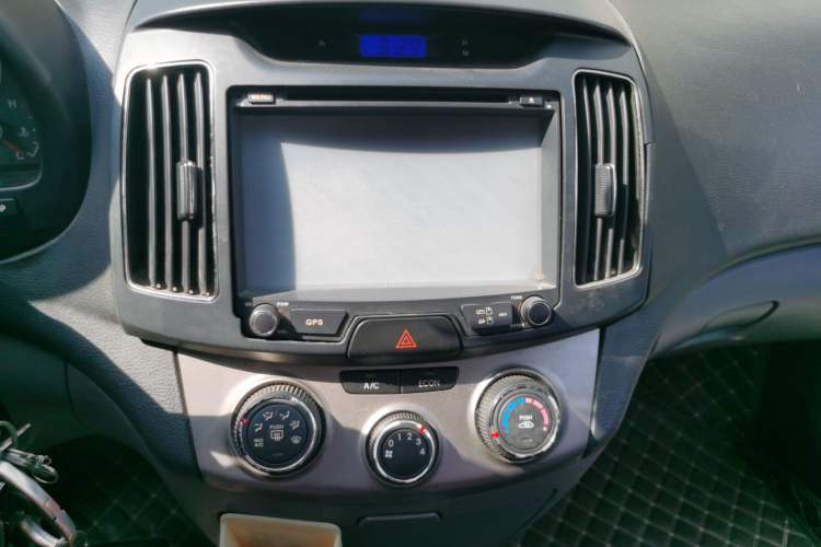 Used Hyundai Celesta 2011 1.6L Manual Comfort Edition Audio And AC Panel