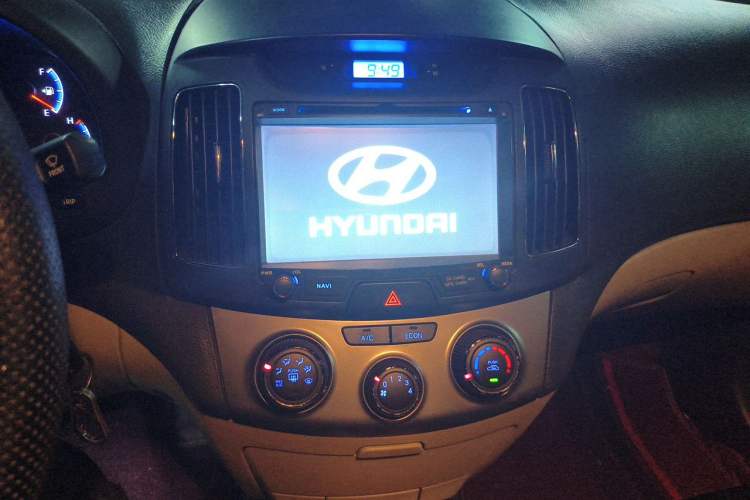 Used Hyundai Celesta 2011 1.6L Manual Comfort Edition Audio And AC Panel