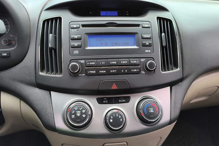 Used Hyundai Celesta 2011 1.6L Manual Comfort Edition Audio And AC Panel
