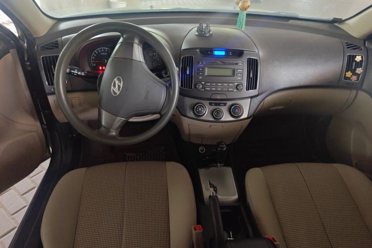 Used Hyundai Celesta 2011 1.6L Automatic Comfort Edition Center Console