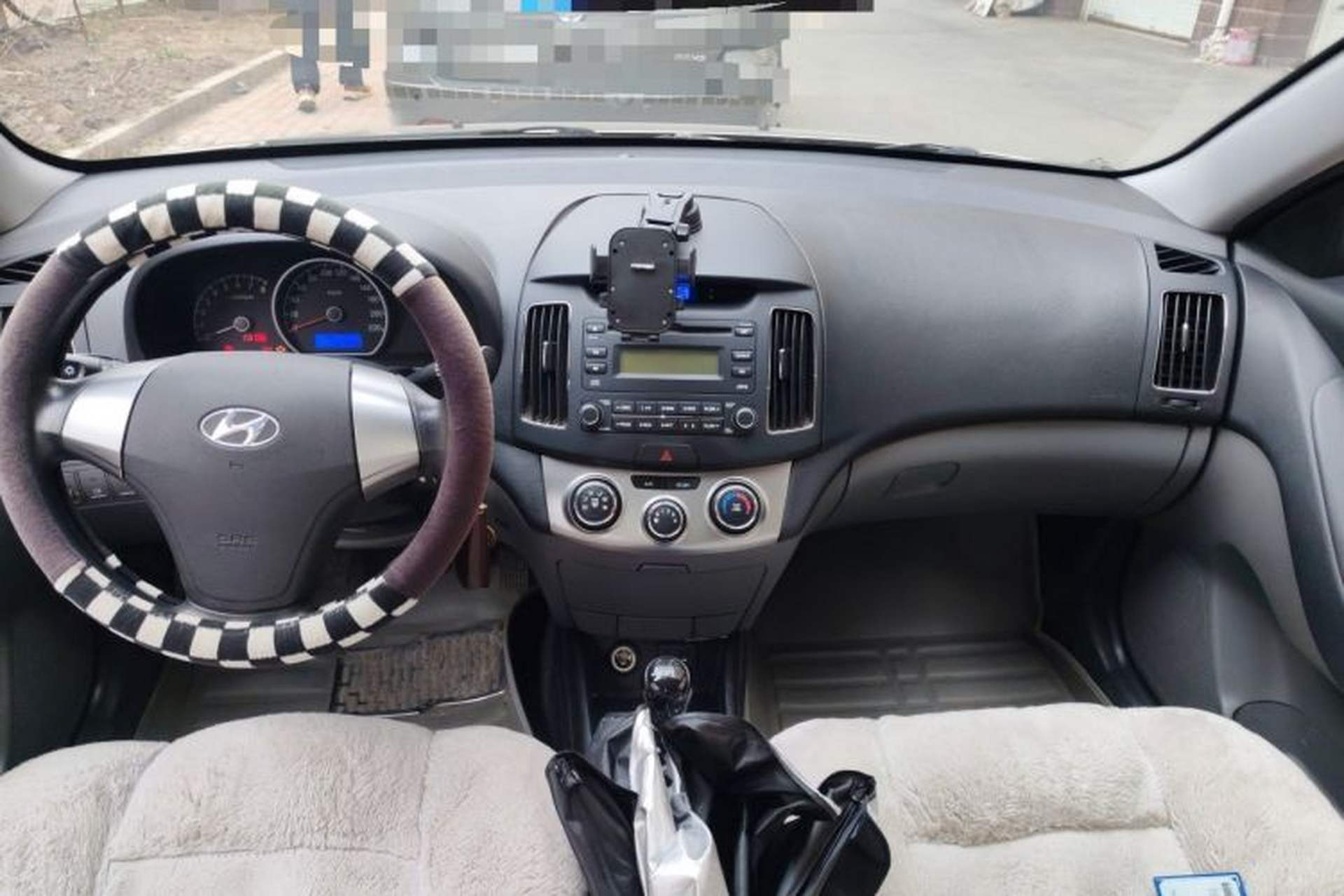 Used Hyundai Celesta 2011 1.6L Manual Comfort Edition Center Console