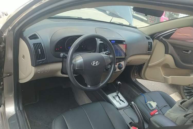 Used Hyundai Celesta 2011 1.6L Automatic Comfort Edition Center Console