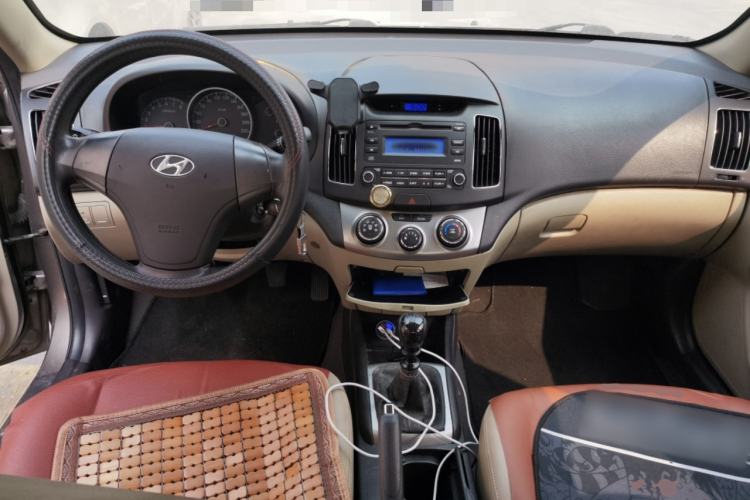 Used Hyundai Celesta 2011 1.6L Manual Comfort Edition Center Console