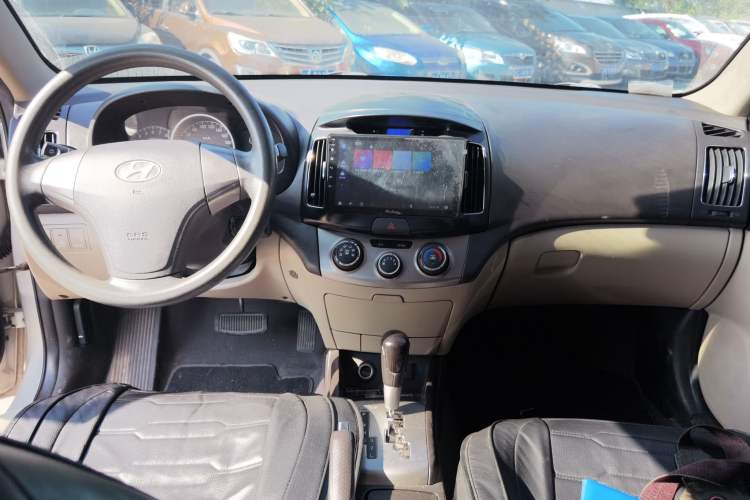 Used Hyundai Celesta 2011 1.6L Automatic Comfort Edition Center Console