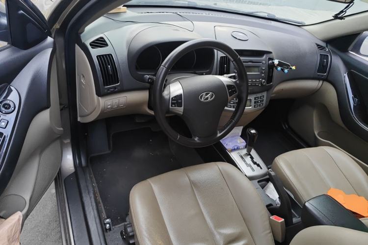Used Hyundai Celesta 2011 1.6L Automatic Luxury Version Center Console