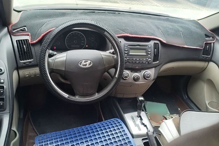 Used Hyundai Celesta 2011 1.6L Automatic Comfort Edition Center Console