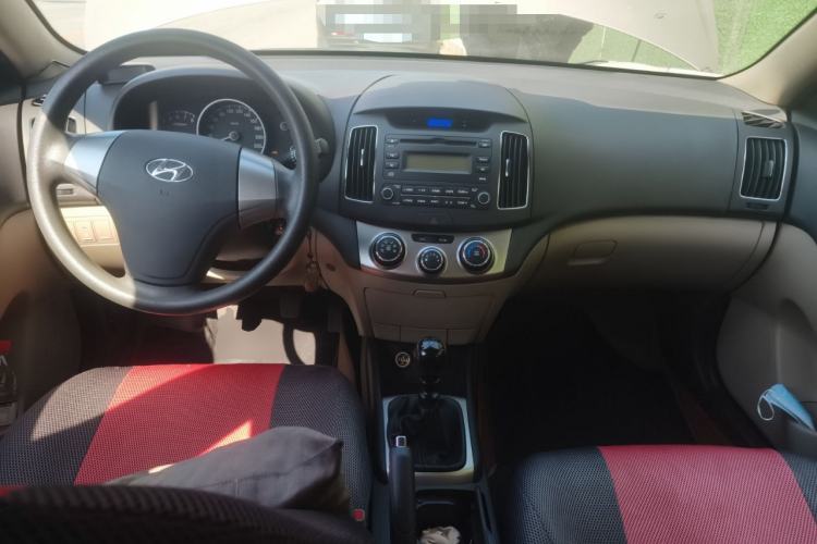 Used Hyundai Celesta 2011 1.6L Manual Comfort Edition Center Console
