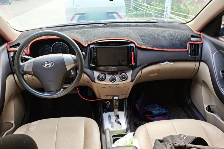 Used Hyundai Celesta 2011 1.6L Automatic Comfort Edition Center Console