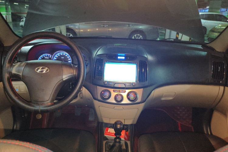 Used Hyundai Celesta 2011 1.6L Manual Comfort Edition Center Console