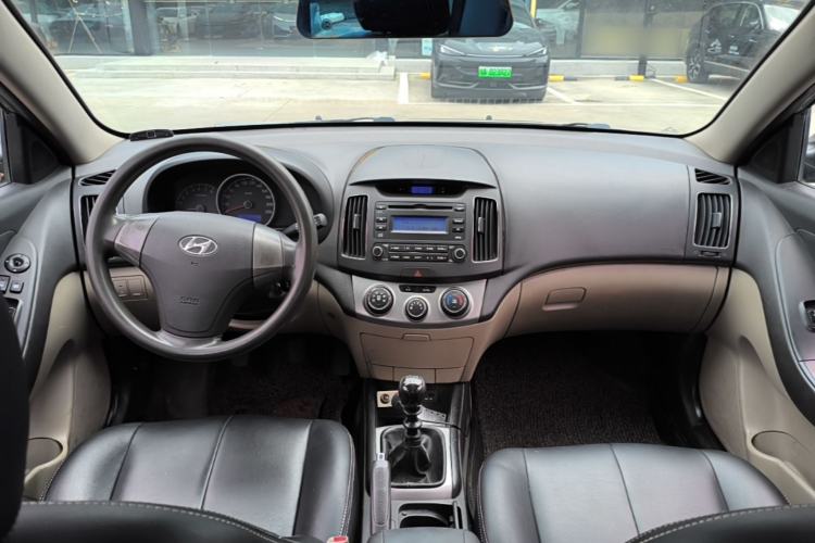 Used Hyundai Celesta 2011 1.6L Manual Comfort Edition Center Console