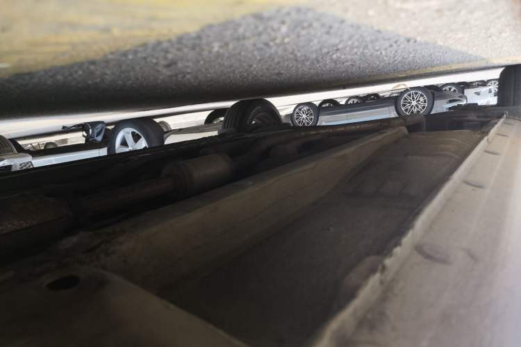 Used Hyundai Celesta 2011 1.6L Manual Comfort Edition Chassis Front Right