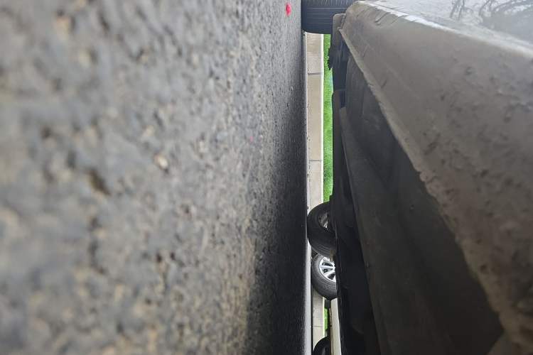 Used Hyundai Celesta 2011 1.6L Manual Comfort Edition Chassis Front Right