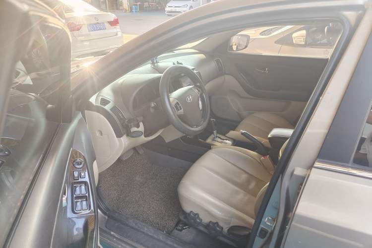 Used Hyundai Celesta 2011 1.6L Automatic Luxury Version Driver Seat