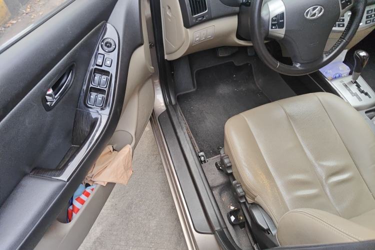 Used Hyundai Celesta 2011 1.6L Automatic Luxury Version Driver Seat