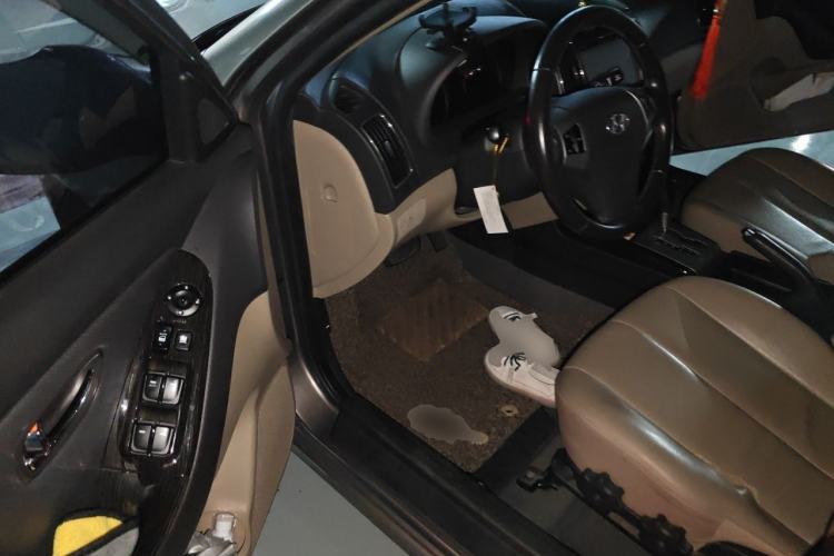 Used Hyundai Celesta 2011 1.6L Automatic Luxury Version Driver Seat