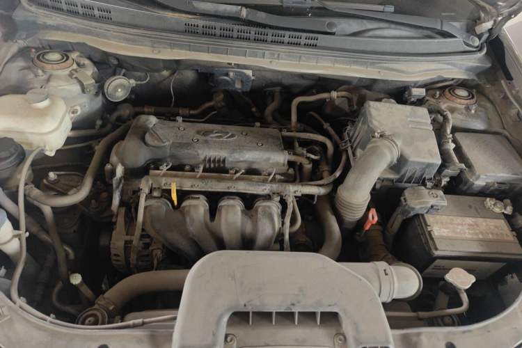 Used Hyundai Celesta 2011 1.6L Automatic Comfort Edition Engine Bay