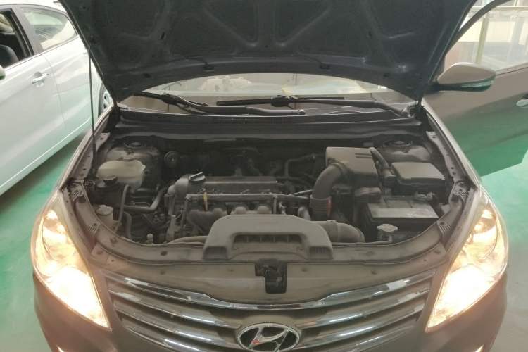 Used Hyundai Celesta 2011 1.6L Automatic Luxury Version Engine Bay