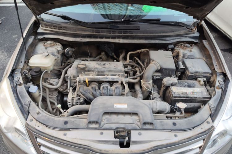 Used Hyundai Celesta 2011 1.6L Manual Luxury Model Engine Bay