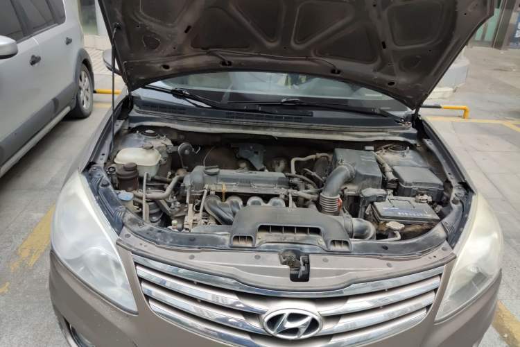 Used Hyundai Celesta 2011 1.6L Automatic Luxury Version Engine Bay