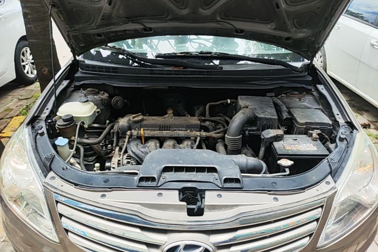 Used Hyundai Celesta 2011 1.6L Manual Luxury Model Engine Bay