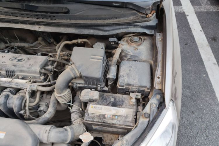Used Hyundai Celesta 2011 1.6L Manual Luxury Model Engine Bay Left