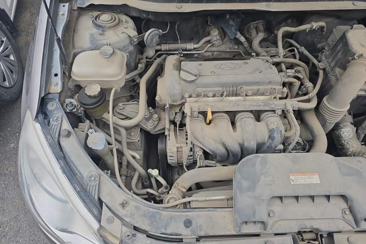Used Hyundai Celesta 2011 1.6L Manual Comfort Edition Engine Bay Right