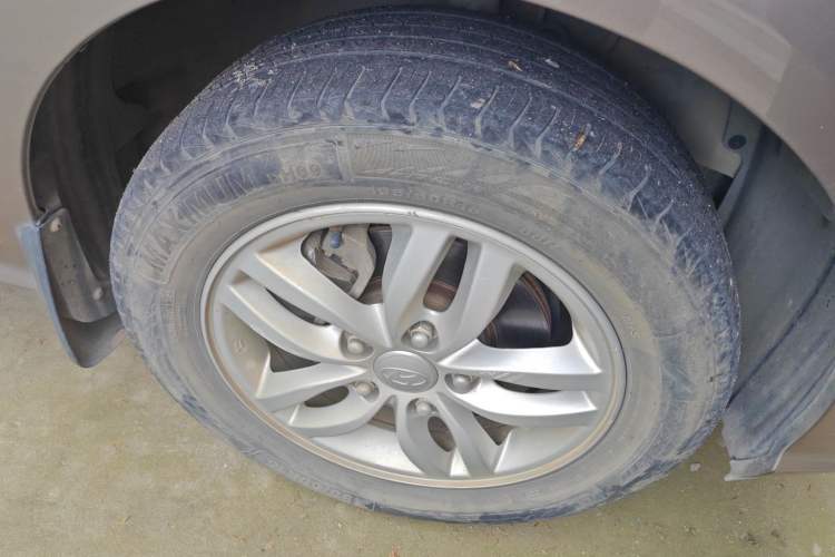 Used Hyundai Celesta 2011 1.6L Manual Comfort Edition Exterior 7
