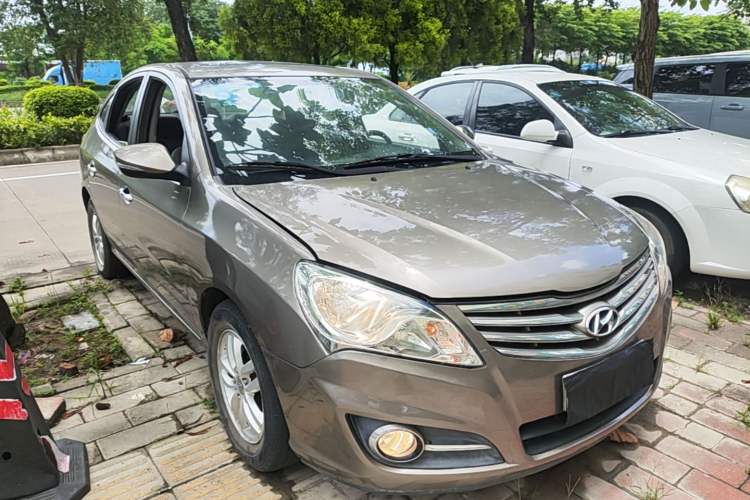 Used Hyundai Celesta 2011 1.6L Manual Luxury Model Front Right 45 Deg