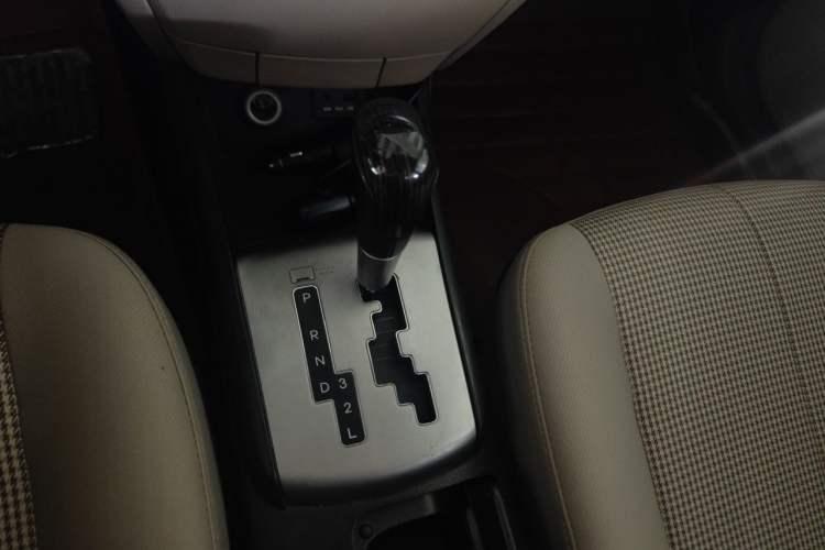 Used Hyundai Celesta 2011 1.6L Automatic Comfort Edition Gear Lever