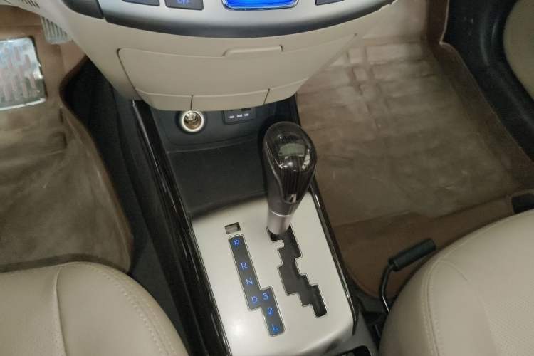 Used Hyundai Celesta 2011 1.6L Automatic Luxury Version Gear Lever