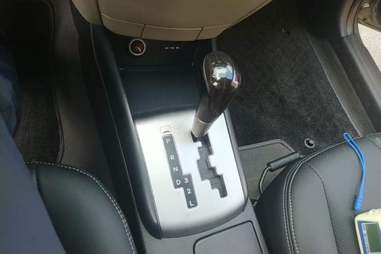 Used Hyundai Celesta 2011 1.6L Automatic Comfort Edition Gear Lever