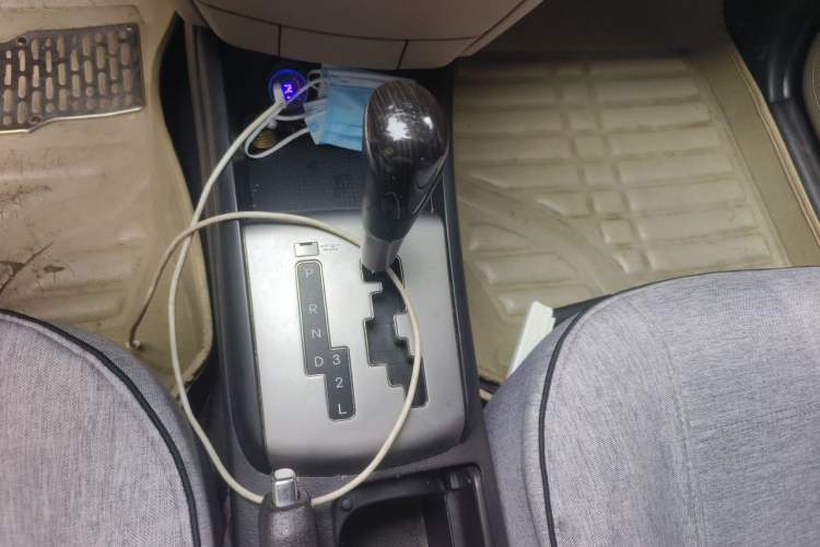 Used Hyundai Celesta 2011 1.6L Automatic Comfort Edition Gear Lever