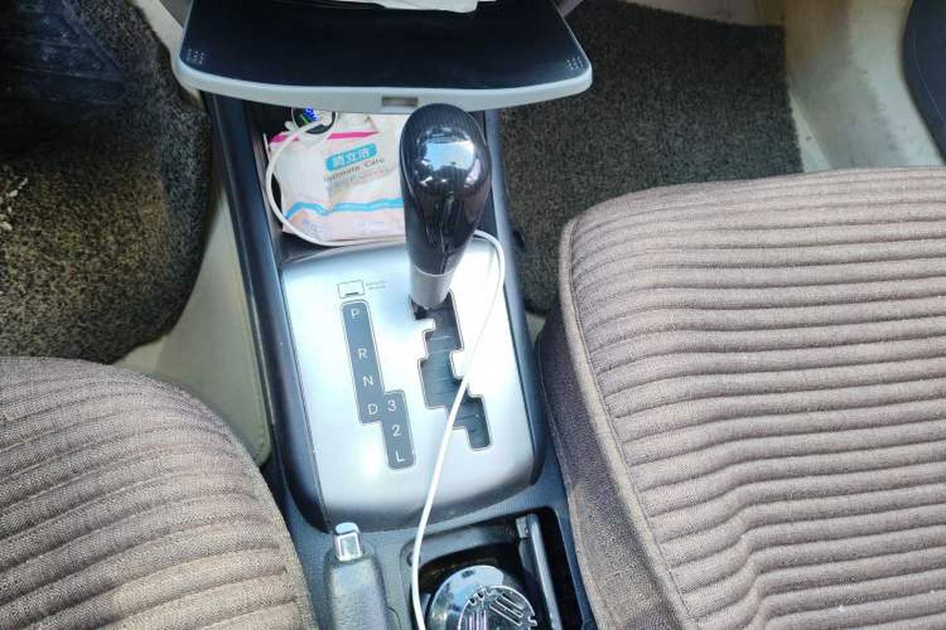Used Hyundai Celesta 2011 1.6L Automatic Comfort Edition Gear Lever