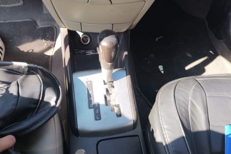 Used Hyundai Celesta 2011 1.6L Automatic Comfort Edition Gear Lever