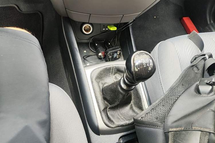 Used Hyundai Celesta 2011 1.6L Manual Luxury Model Gear Lever