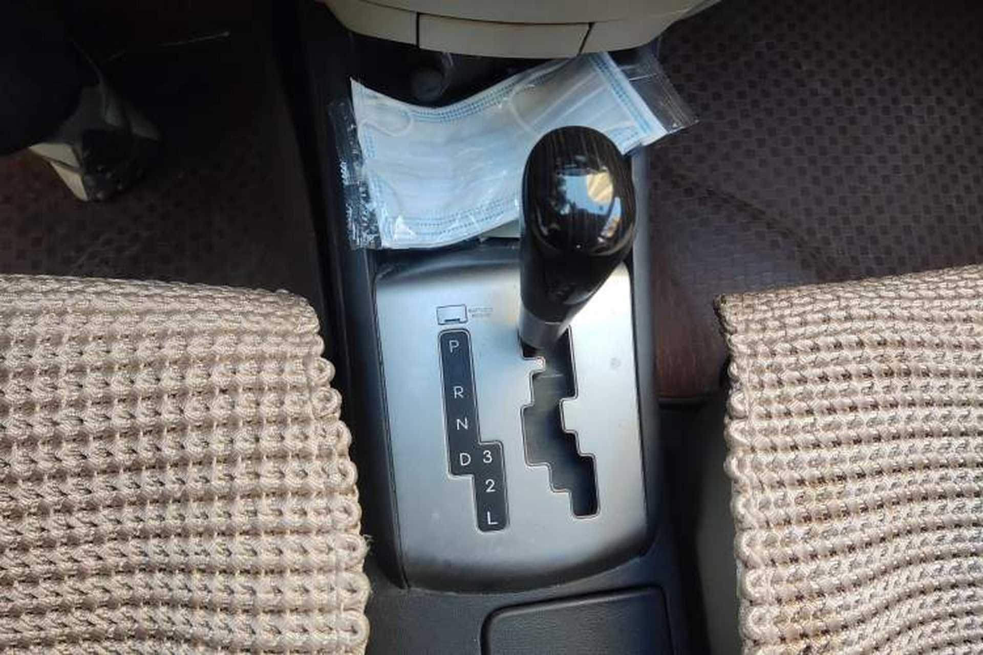 Used Hyundai Celesta 2011 1.6L Automatic Comfort Edition Gear Lever