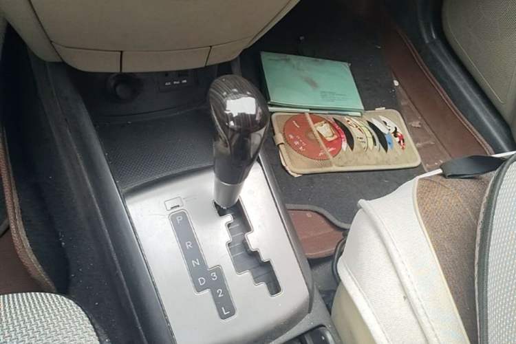 Used Hyundai Celesta 2011 1.6L Automatic Comfort Edition Gear Lever