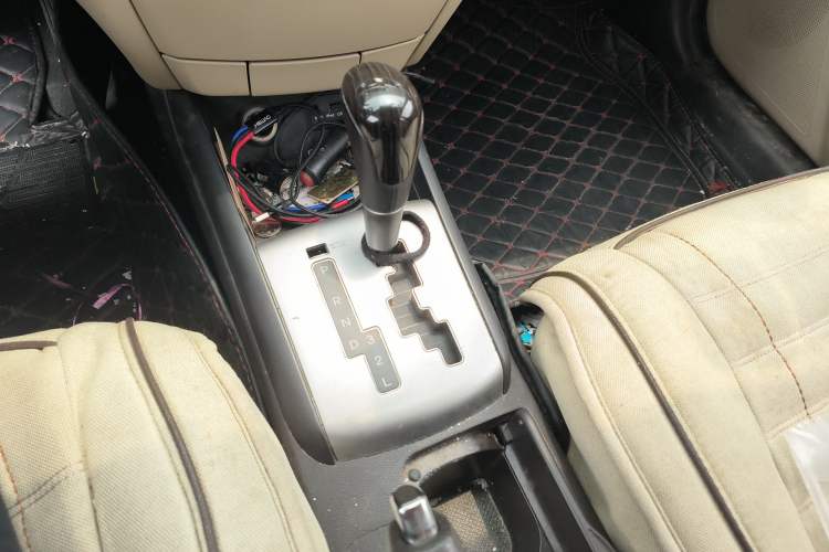 Used Hyundai Celesta 2011 1.6L Automatic Comfort Edition Gear Lever