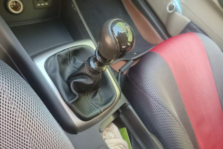 Used Hyundai Celesta 2011 1.6L Manual Comfort Edition Gear Lever