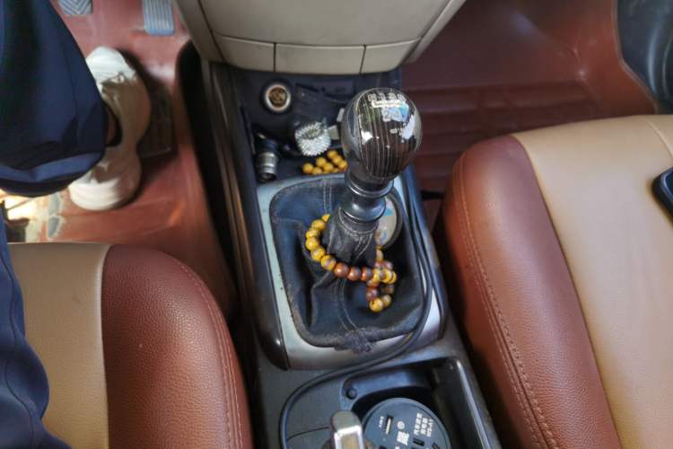 Used Hyundai Celesta 2011 1.6L Manual Comfort Edition Gear Lever