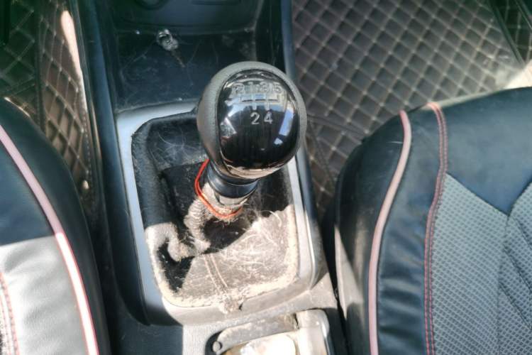 Used Hyundai Celesta 2011 1.6L Manual Comfort Edition Gear Lever