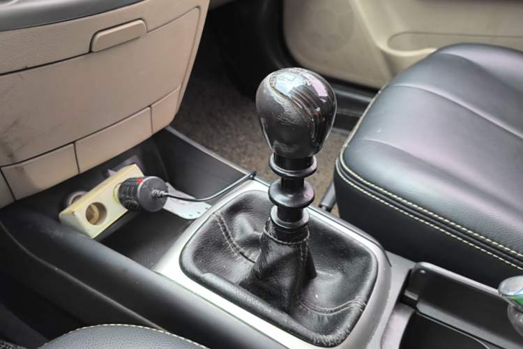 Used Hyundai Celesta 2011 1.6L Manual Comfort Edition Gear Lever